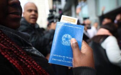 Sete anos após reforma trabalhista, 70% dos informais querem carteira assinada